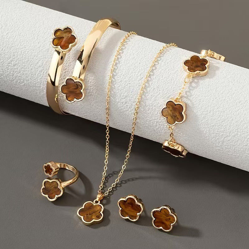 Lucky Blooms Charm Set