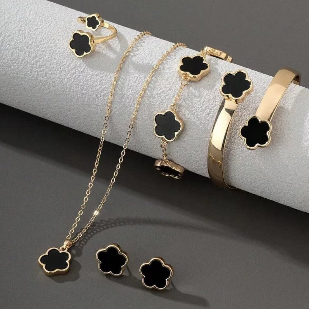 Lucky Blooms Charm Set