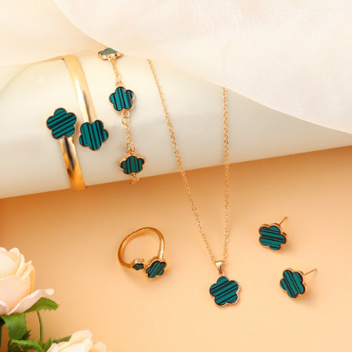 Lucky Blooms Charm Set